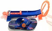 Chinelo Hot Wheels com rampa e lançador